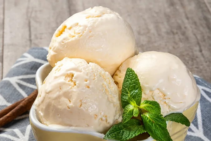 بستنی زعفرانی لیوانی با ترکیب شگفت انگیز زعفران و خامه